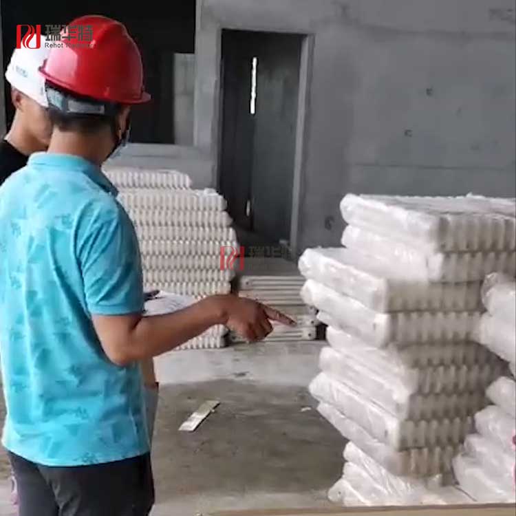 鋼制暖氣片工地對接中